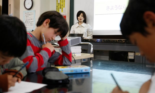 Um robô, chamado Saya, assume o papel de professora em uma escola primária em Tóquio