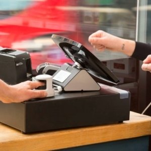 Um supermercado no Reino Unido utiliza leitura dos dedos como forma de pagamento